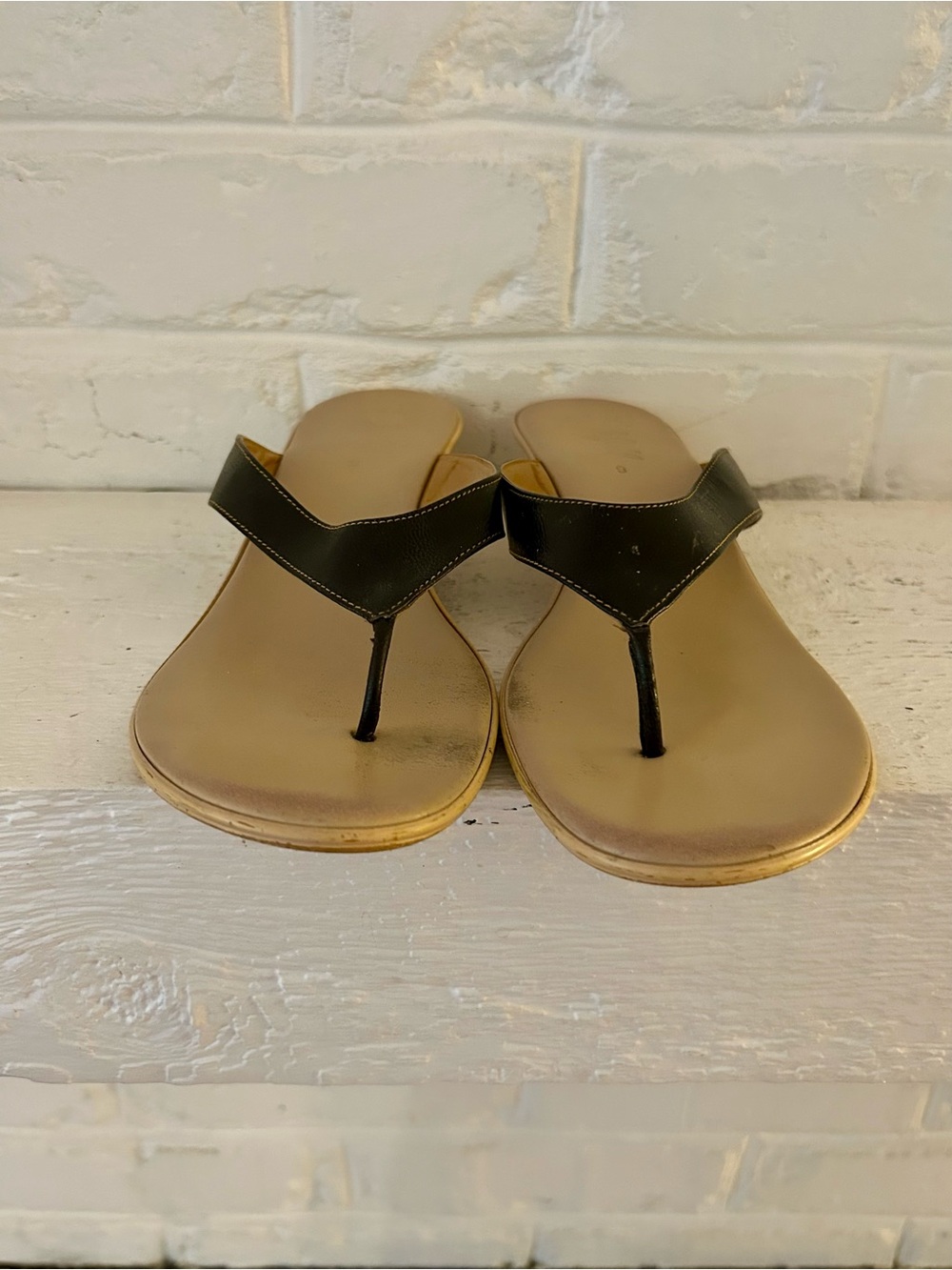 J Jill Women's Leather Thong Sandals Beige/Black Stitching Slip-On Casual 9